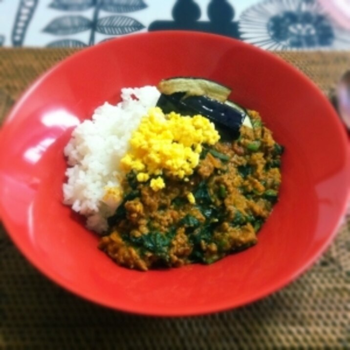 ひき肉とほうれん草のピーナッツカレー